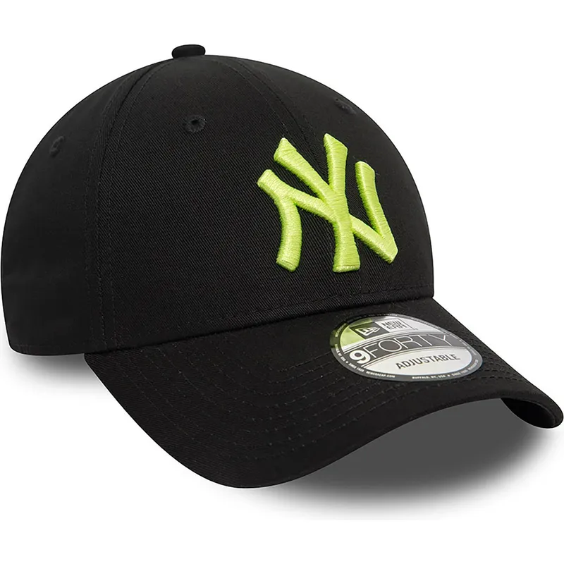 sort-justerbar-curved-kasket-med-gront-logo-9forty-league-essential-fra-new-york-yankees-mlb-fra-new-era