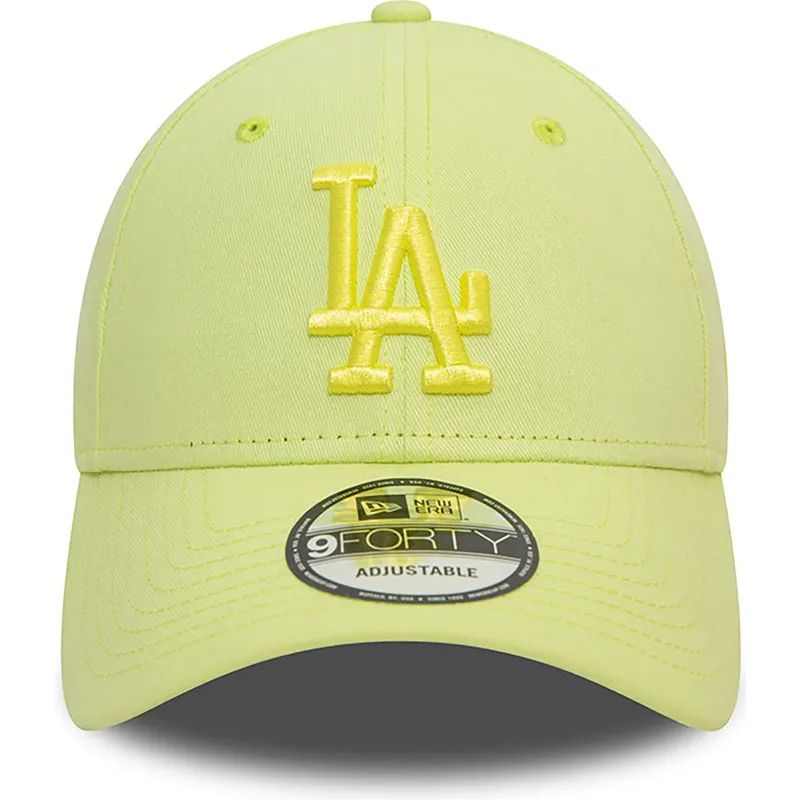 lysegron-justerbar-kurvet-kasket-med-gront-logo-9forty-league-essential-fra-los-angeles-dodgers-mlb-fra-new-era