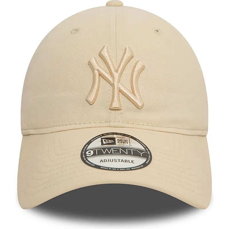 buet-beige-justerbar-kasket-med-beige-logo-9twenty-league-essential-fra-new-york-yankees-mlb-fra-new-era
