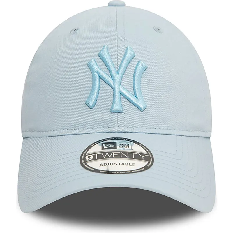 lysebla-justerbar-kurvet-kasket-med-blat-logo-9twenty-league-essential-fra-new-york-yankees-mlb-fra-new-era