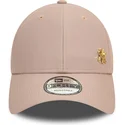 beige-justerbar-buet-kasket-med-gyldent-logo-9forty-flawless-fra-new-york-yankees-mlb-fra-new-era
