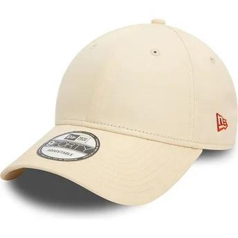 New Era buet skygge rød logo 9FORTY Essential Beige justerbar kasket