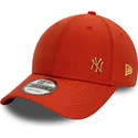 rod-justerbar-curved-kasket-med-guldlogo-9forty-flawless-fra-new-york-yankees-mlb-fra-new-era