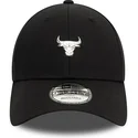 sort-justerbar-kurvet-kasket-9forty-metallic-pin-fra-chicago-bulls-nba-fra-new-era