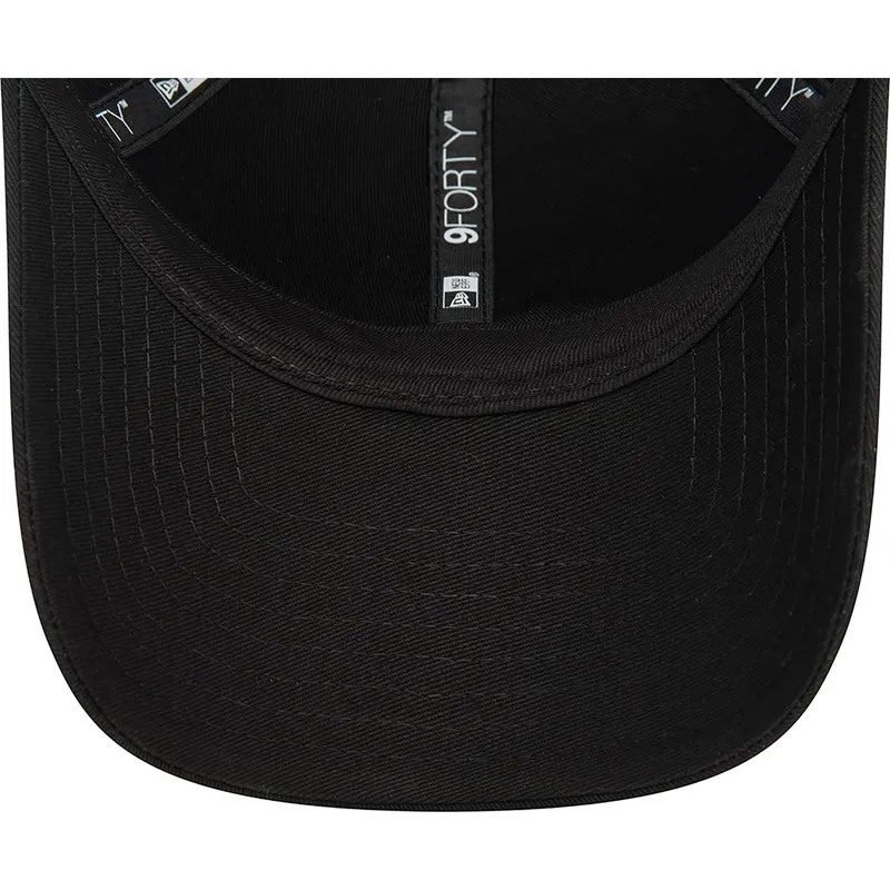 sort-justerbar-kurvet-kasket-9forty-metallic-pin-fra-chicago-bulls-nba-fra-new-era