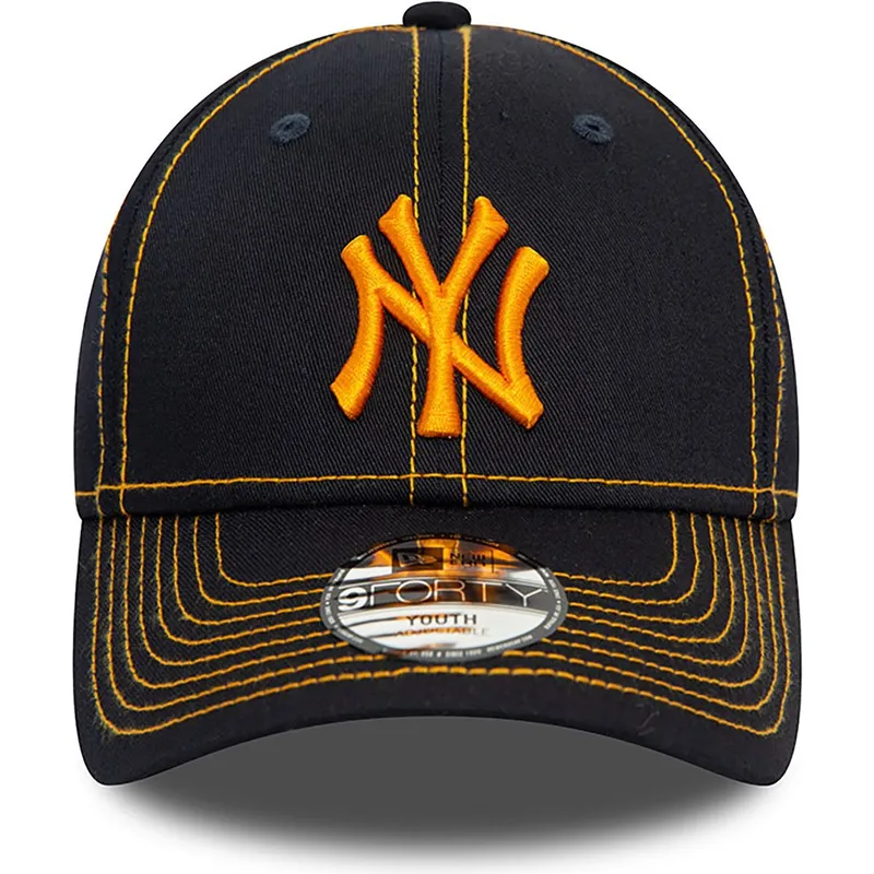 justerbar-marinebla-buet-kasket-med-orange-logo-til-dreng-9forty-stitch-fra-new-york-yankees-mlb-fra-new-era