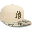 new-era-new-york-yankees-mlb-9fifty-contrast-beige-snapback-kasket-med-gront-logo-til-drenge