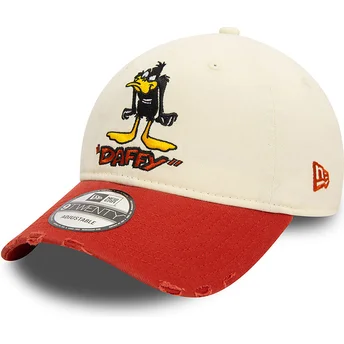 New Era Curved Brim Daffy Duck 9TWENTY Vasket Looney Tunes Beige og Rød Justerbar Kasket