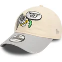 beige-og-gra-justerbar-9twenty-vasket-kasket-med-buet-skygge-af-bugs-bunny-looney-tunes-fra-new-era
