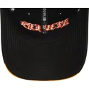 sort-og-orange-justerbar-kurvet-kasket-9twenty-race-flame-fra-new-era