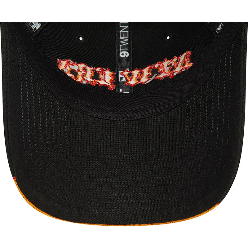 sort-og-orange-justerbar-kurvet-kasket-9twenty-race-flame-fra-new-era