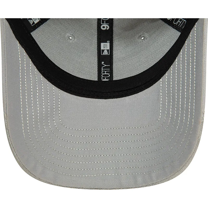 justerbar-gra-buet-kasket-med-grat-logo-9forty-flame-fra-new-york-yankees-mlb-fra-new-era