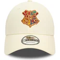 beige-justerbar-9forty-buet-kasket-fra-hogwarts-harry-potter-af-new-era