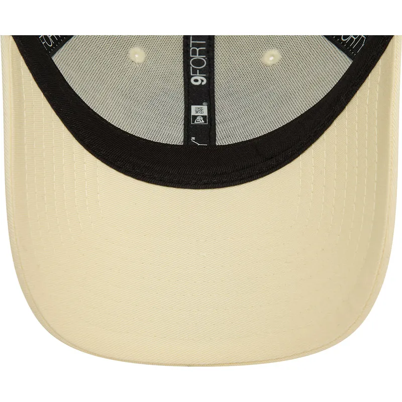 beige-justerbar-9forty-buet-kasket-fra-hogwarts-harry-potter-af-new-era