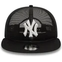 flad-sort-trucker-kasket-9fifty-embroidered-mesh-fra-new-york-yankees-mlb-fra-new-era