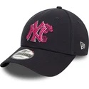 new-era-new-york-yankees-mlb-9forty-flower-icon-justerbar-marinebla-kasket-med-buet-skygge-og-pink-logo