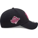 justerbar-marinebla-buet-kasket-med-lyserodt-logo-9forty-flower-icon-fra-new-york-yankees-mlb-fra-new-era