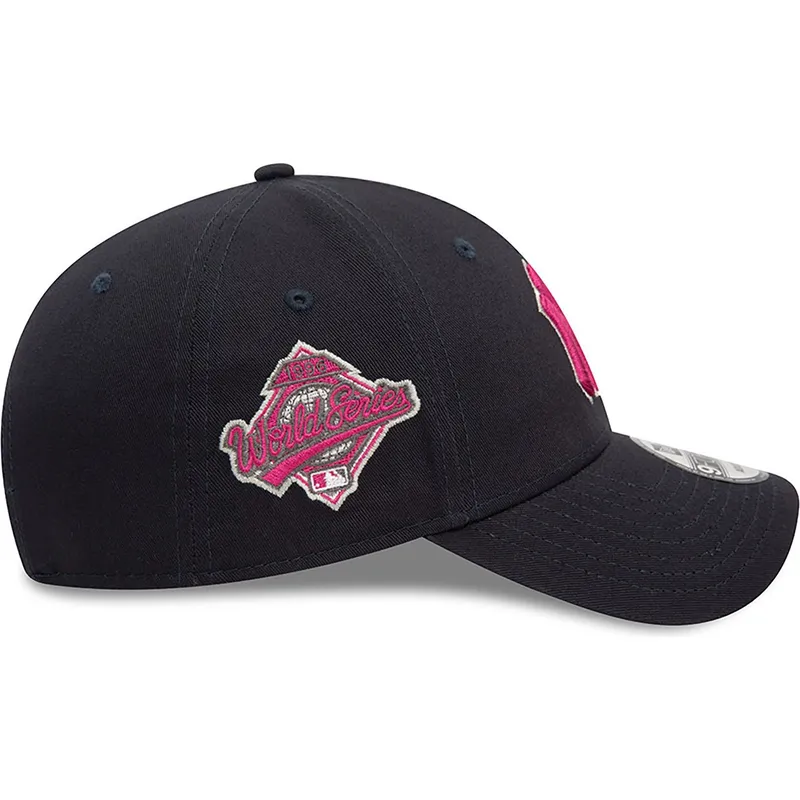 justerbar-marinebla-buet-kasket-med-lyserodt-logo-9forty-flower-icon-fra-new-york-yankees-mlb-fra-new-era