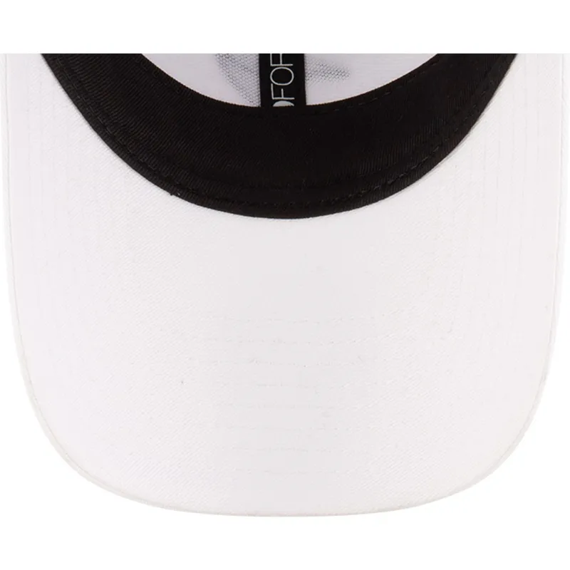 hvid-justerbar-9forty-seasonal-buet-kasket-fra-mclaren-racing-formula-1-fra-new-era