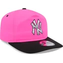 lyserod-og-sort-buet-kasket-snapback-golfer-chrome-logo-fra-new-york-yankees-mlb-fra-new-era