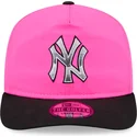 lyserod-og-sort-buet-kasket-snapback-golfer-chrome-logo-fra-new-york-yankees-mlb-fra-new-era