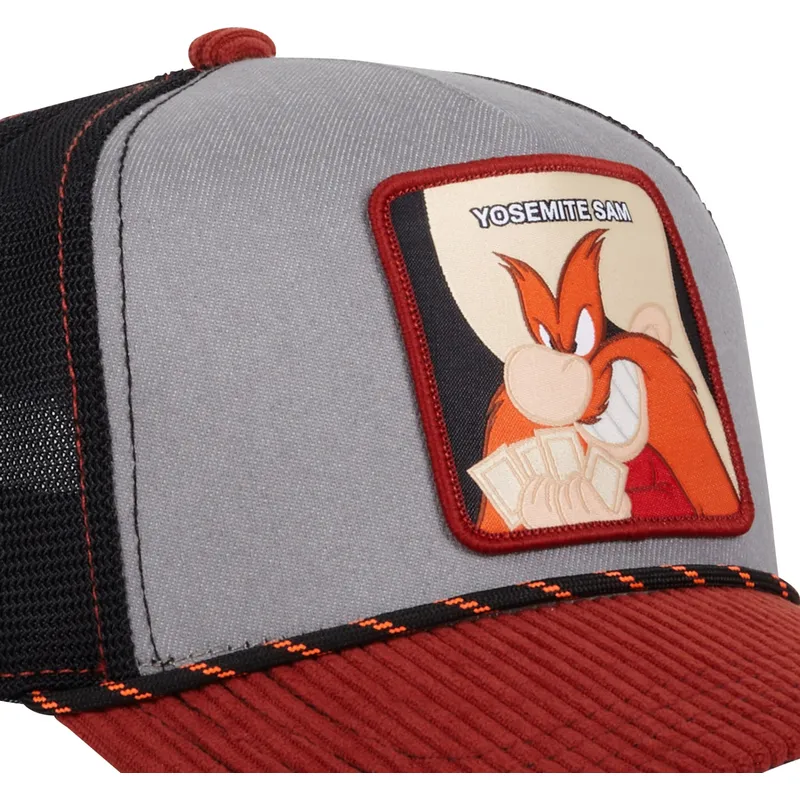 gra-sort-og-rod-trucker-kasket-sam-bigotes-loo10-sam-looney-tunes-fra-capslab
