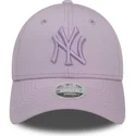 9forty-league-essential-new-york-yankees-mlb-new-era-justerbar-lilla-buet-kasket-med-lilla-logo-til-kvinder