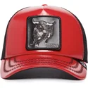 rod-og-sort-trucker-kasket-med-tyr-raging-pamplona-puff-patent-the-farm-fra-goorin-bros