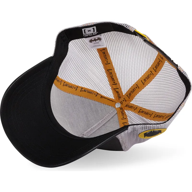 sort-og-gra-trucker-kasket-batman-rev-dc-comics-fra-capslab