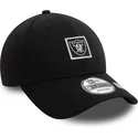 sort-justerbar-9forty-metallic-patch-kasket-med-krum-skygge-fra-las-vegas-raiders-nfl-fra-new-era