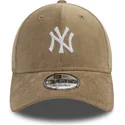 buet-beige-justerbar-9forty-cord-kasket-af-new-york-yankees-mlb-fra-new-era