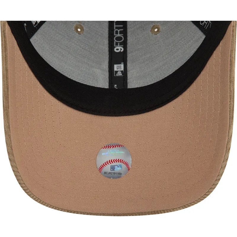 buet-beige-justerbar-9forty-cord-kasket-af-new-york-yankees-mlb-fra-new-era