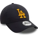 justerbar-morkebla-buet-kasket-med-gult-logo-9twenty-league-essential-los-angeles-dodgers-mlb-fra-new-era
