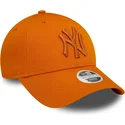 new-era-new-york-yankees-mlb-9forty-league-essential-justerbar-orange-buet-kasket-til-kvinder-med-orange-logo