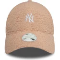 new-era-new-york-yankees-mlb-9forty-borg-lyserod-justerbar-kvindekasket-med-buet-skygge