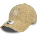 9forty-new-york-yankees-mlb-borg-beige-justerbar-kvindekasket-med-buet-skygge-fra-new-era