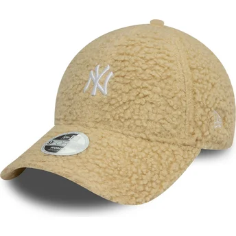 Beige justerbar buet kasket til kvinder 9FORTY Borg fra New York Yankees MLB fra New Era