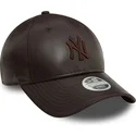 gorra-curva-marron-ajustable-para-mujer-con-logo-marron-9forty-midi-pu-de-new-york-yankees-mlb-de-new-era