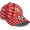 lyserod-justerbar-buet-kasket-til-kvinder-9forty-houndstooth-fra-new-york-yankees-mlb-fra-new-era