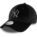buet-sort-justerbar-kasket-til-kvinder-9forty-velour-diamante-fra-new-york-yankees-mlb-fra-new-era
