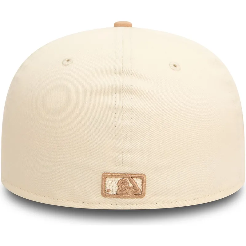 beige-og-brun-justerbar-59fifty-side-patch-kasket-fra-new-york-yankees-mlb-af-new-era