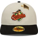 beige-og-sort-buet-fitted-59fifty-kasket-med-baltimore-orioles-mlb-pin-fra-new-era