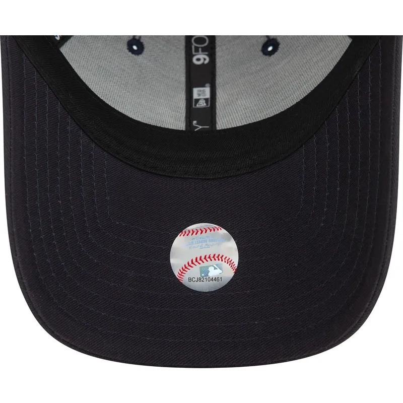 justerbar-marinebla-kurvet-kasket-9forty-side-patch-fra-new-york-yankees-mlb-fra-new-era