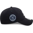 justerbar-marinebla-kurvet-kasket-9forty-side-patch-fra-new-york-yankees-mlb-fra-new-era