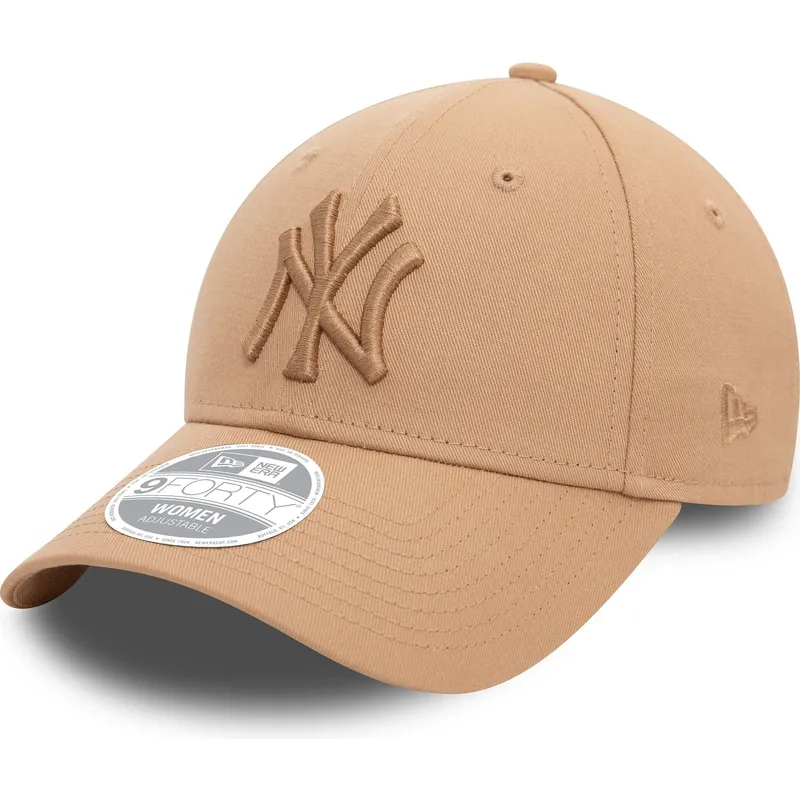 beige-justerbar-buet-kasket-til-kvinder-med-beige-logo-9forty-league-essential-new-york-yankees-mlb-fra-new-era