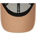 beige-justerbar-kurvet-kasket-til-kvinder-med-beige-logo-9forty-league-essential-af-new-york-yankees-mlb-fra-new-era