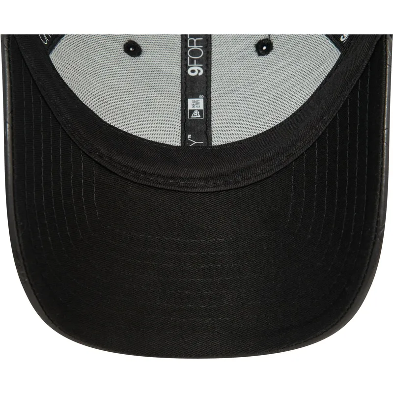 new-york-yankees-mlb-new-era-9forty-pu-monogram-justerbar-sort-kvindekasket-med-buet-skygge