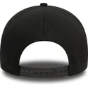 sort-buet-snapback-kasket-med-sort-logo-9forty-e-frame-monochrome-fra-los-angeles-lakers-nba-fra-new-era