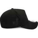 sort-buet-snapback-kasket-med-sort-logo-9forty-e-frame-monochrome-fra-los-angeles-lakers-nba-fra-new-era