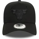 sort-buet-snapback-cap-med-sort-logo-9forty-e-frame-monochrome-af-chicago-bulls-nba-fra-new-era
